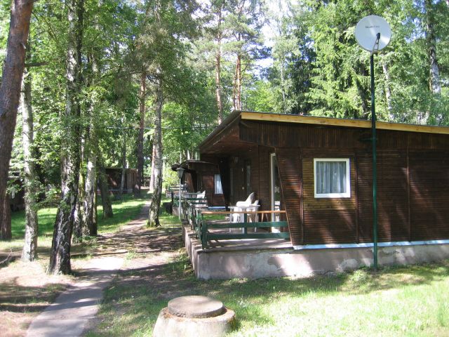 Rustikale Ferienhäuser im Feriendorf