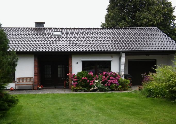 Ebenerdiges Ferienhaus mit großem eingezäuntem Garten