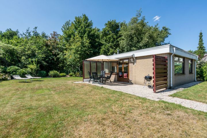 Gemütlicher, neu eingerichteter Bungalow, strandnah, großer Garten