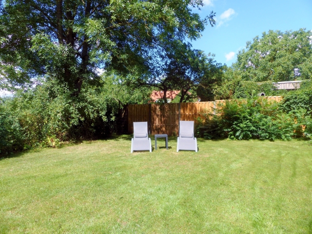 Ferienhaus mit eingezäuntem Garten in ruhiger seenreicher Lage