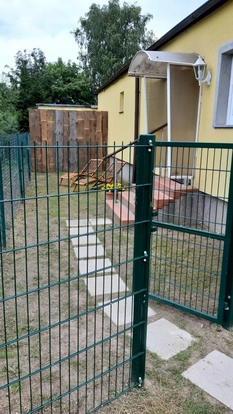 Separater Bereich nur für diese Wohnung.  Tor abschließbar.