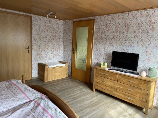 Schlafzimmer 1