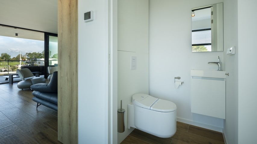 Toilet 1. Stock