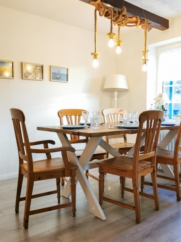 Esstisch im Wohnzimmer