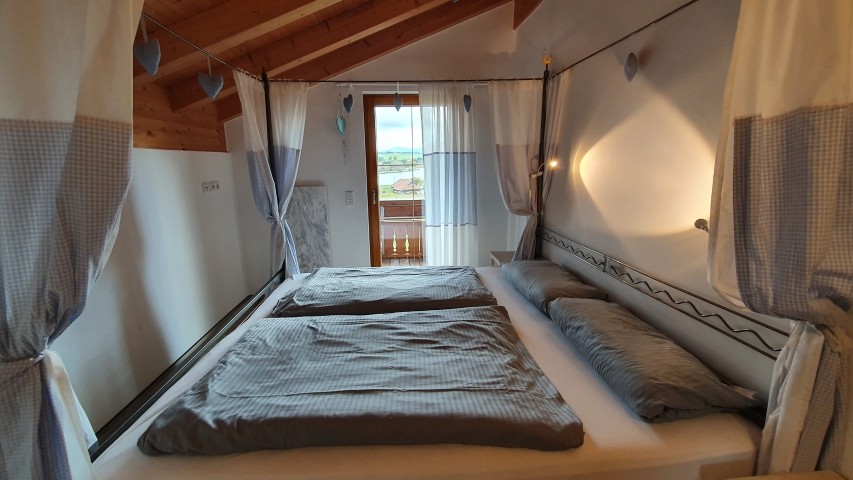Schlafzimmer 1