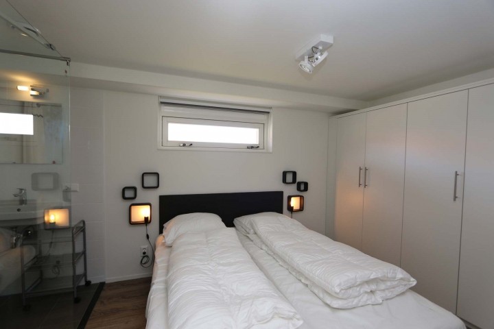 Schlafzimmer mit Doppelbett