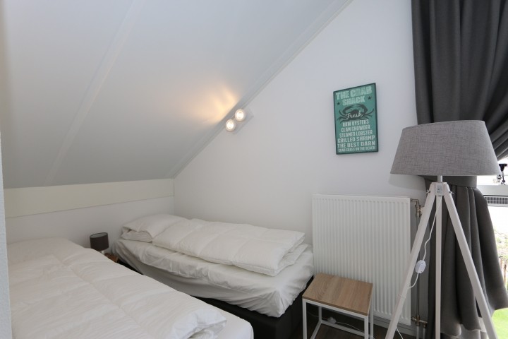 Schlafzimmer mit zwei EInzelbetten