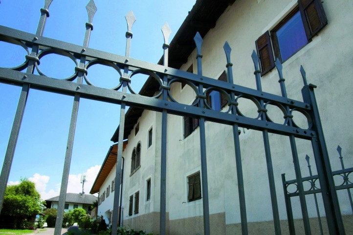 Einfahrt von der Dorfgasse