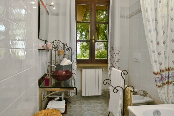 Bad mit Wanne