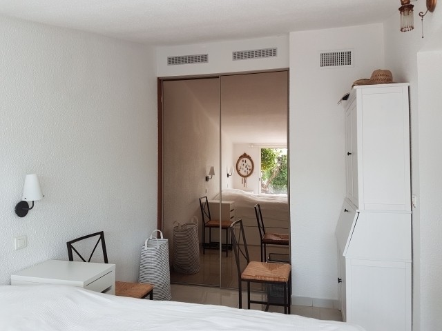 Schlafzimmer 1