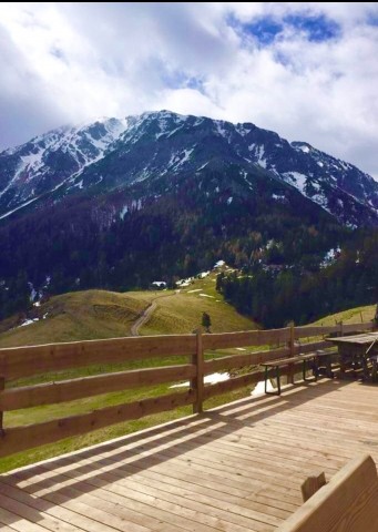 Der Blick auf den Schneeberg vom Almreserl Haus ( Berghütte)  
