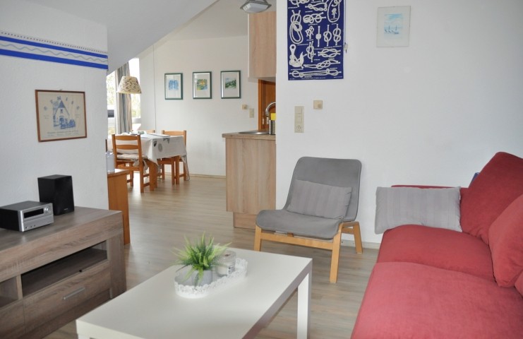 Wohnzimmer mit Blick zur Küche