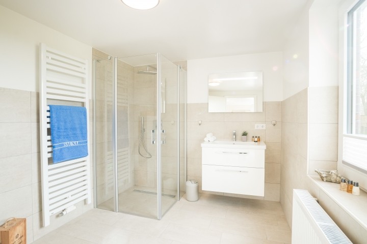 ebenerdiges Bad en Suite im Erdgeschoss
