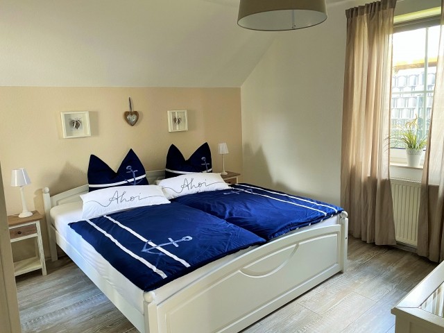 Schlafzimmer mit Doppelbett