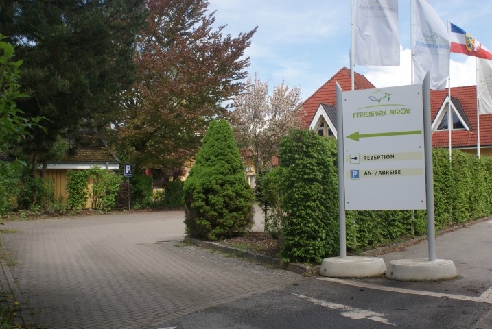 Einfahrt zur Rezeption