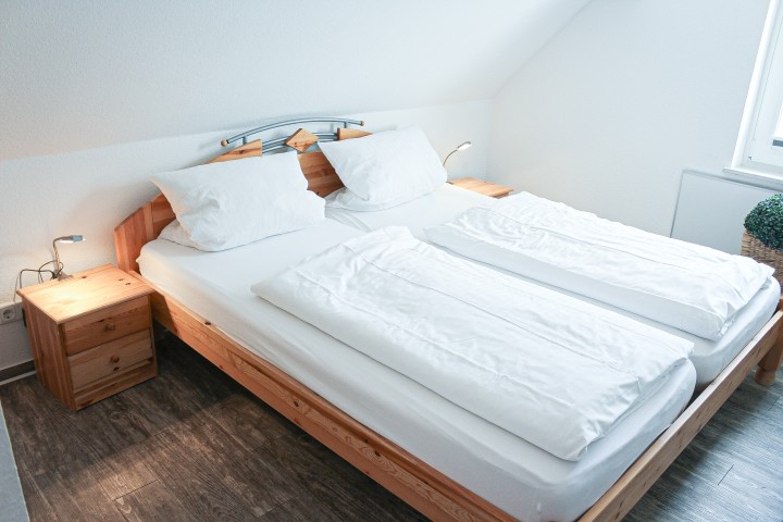 Schlafzimmer mit Doppelbett