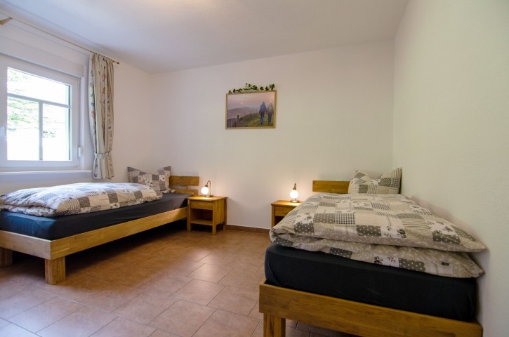 Schlafzimmer 1