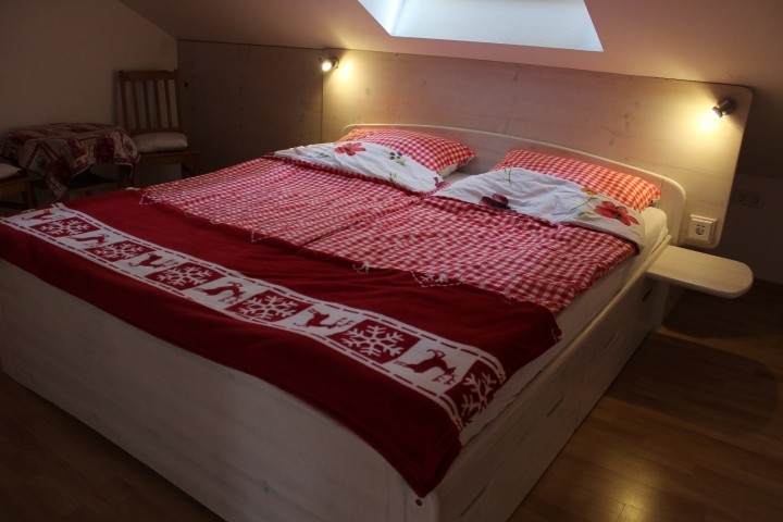 Schlafzimmer 1