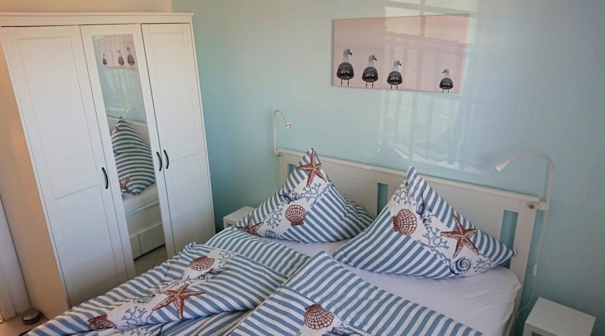 Schlafzimmer mit Doppelbett