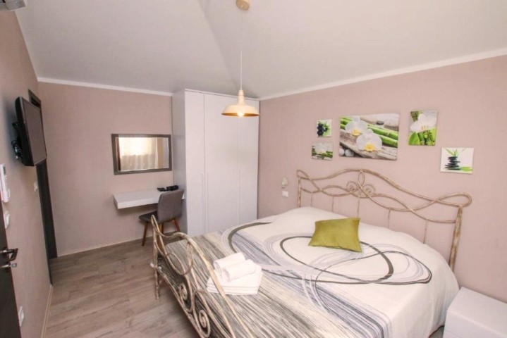 Schlafzimmer I EG