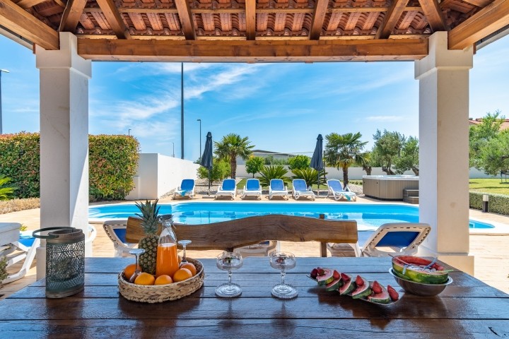 Moderne Villa Šuker mit privatem 30qm Pool, Jacuzzi, Fitnessraum, Sauna, 5 Schlafzimmer