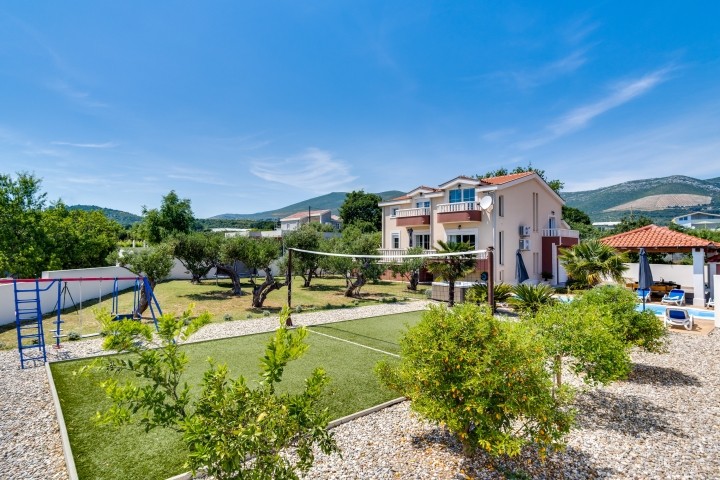 Die Villa ist mit Unterhaltung für alle ausgestattet und ist die perfekte Wahl für den Urlaub mit der Familie oder mit Freunden