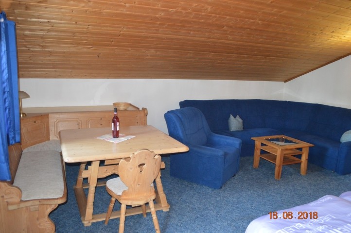 Wohnzimmer Ess- und Sitzecke