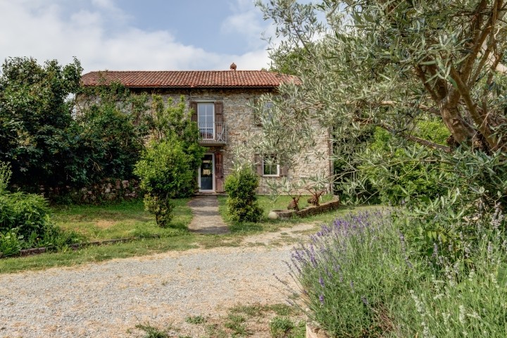 Front-Ansicht des freistehenden Casa Staccata