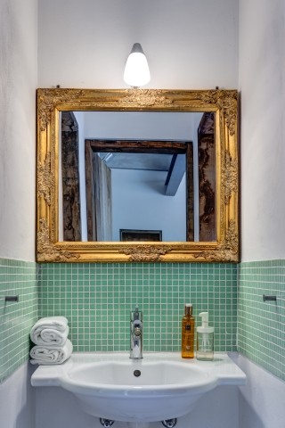 Eines der beiden Badezimmer