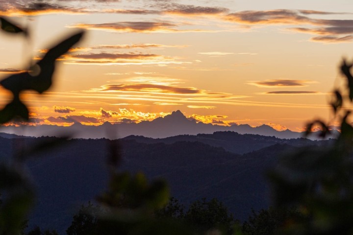 Ausblick in den Abendhimmel mit Monviso