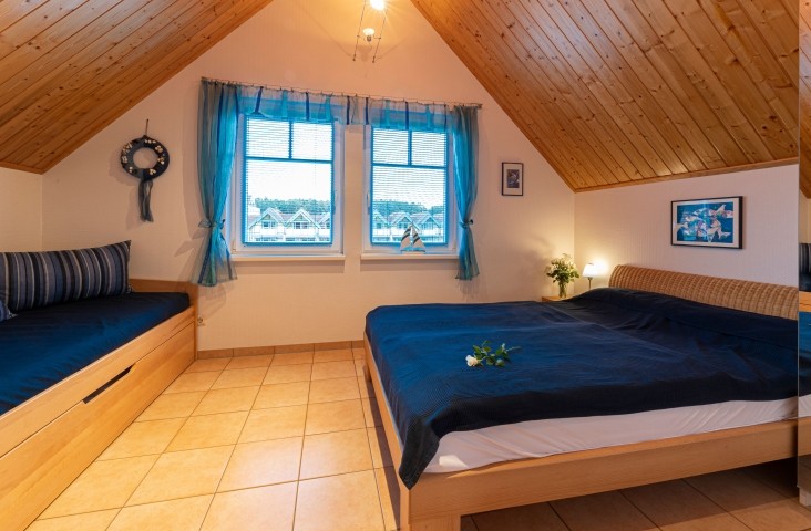 Zweites Schlafzimmer mit zwei Betten