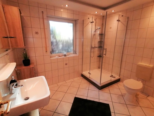 Duschbad EG mit Badewanne