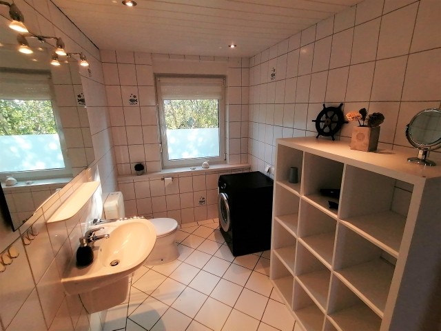 Duschbad OG mit Waschmaschine