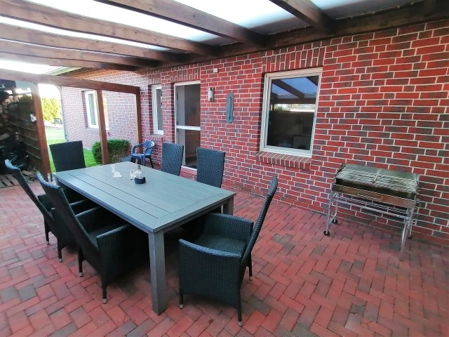 Überdachte Terrasse mit Grill und Heizpilz