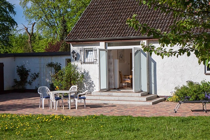 2016 wurde die hintere Terrasse vergrößert und ist seitdem auch direkt von der Diele zugänglich.