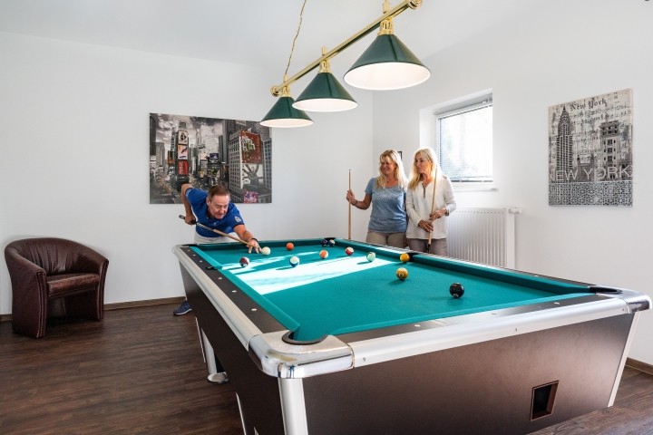 Billardraum im Nachbarhaus