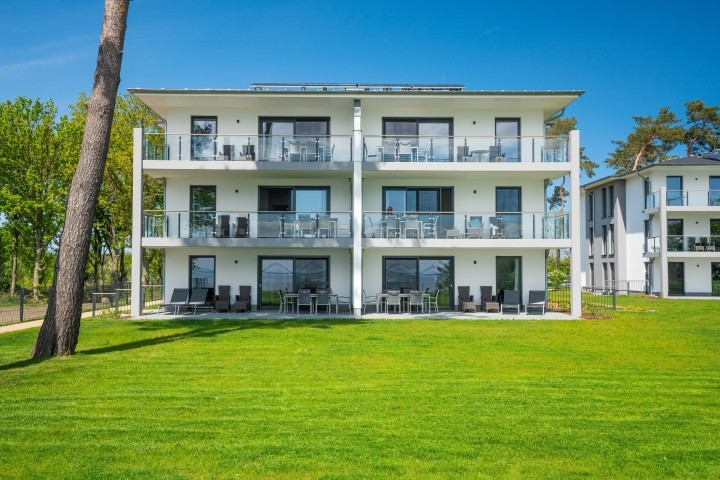 großzügige Terrassen und Balkone