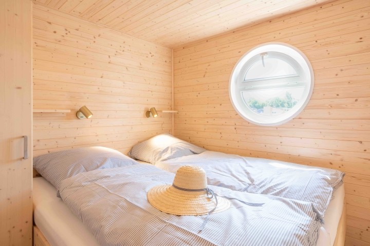 Kuscheliges Schlafzimmer mit Doppelbett (1,80x2,00m)