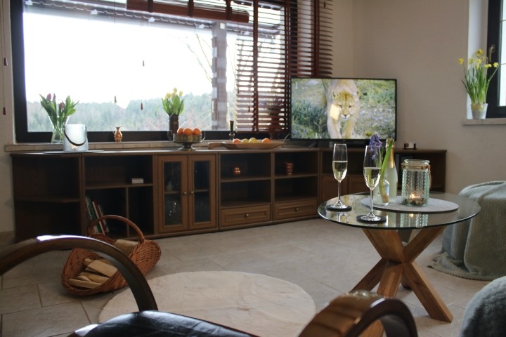 Wohnzimmer mit Panoramafenster