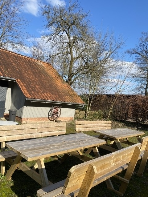 Ein Platz an der Sonne auf dem Hof.