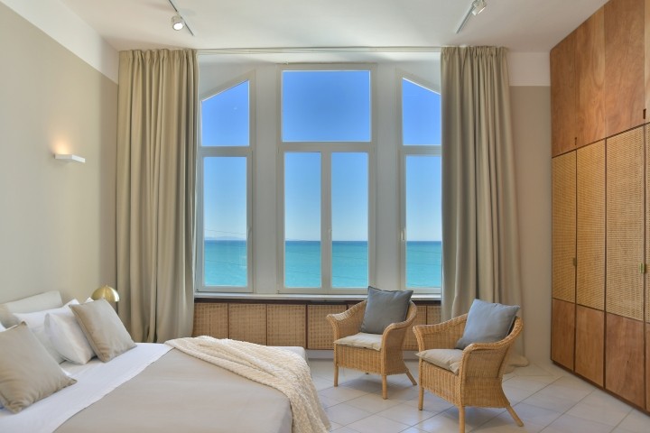 Schlafzimmer mit Doppelbett