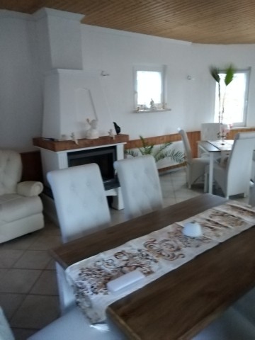 Gaststätte mit Runderker und direktem Seeblick