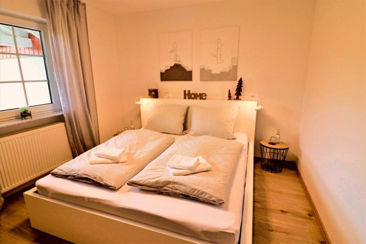Schlafzimmer 1