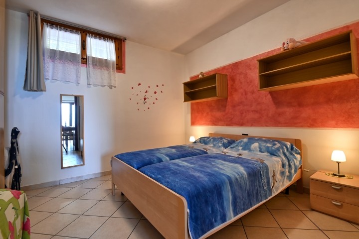 ZWEITE SCHLAFZIMMER