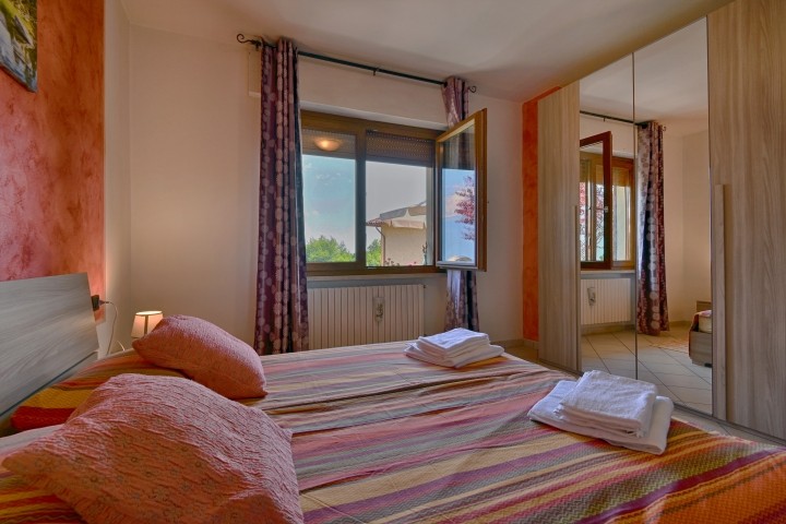 ERSTE  SCHLAFZIMMER