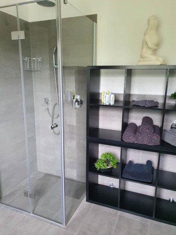 Bad mit Dusche 