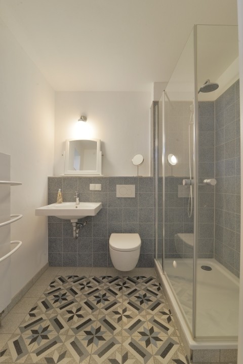 Das klassisch-elegante Bad mit Regendusche