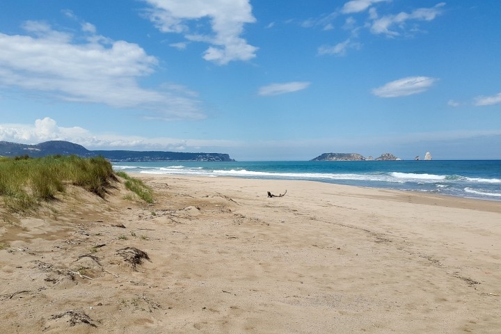 Der Strand von Mas Pinell mit Blick auf die Islas Medas