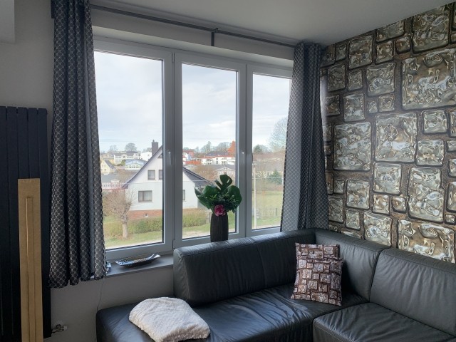 Blick in das moderne Wohnzimmer
