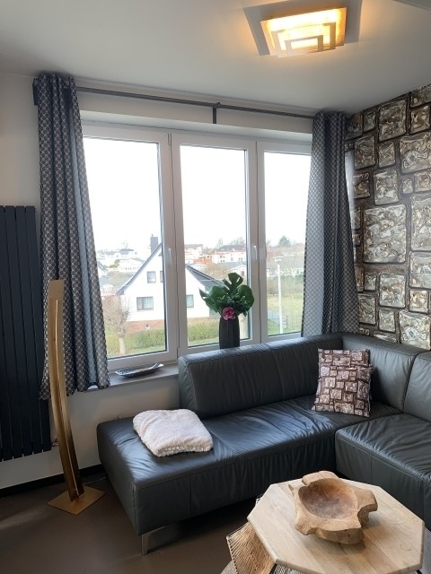 Blick in das moderne Wohnzimmer